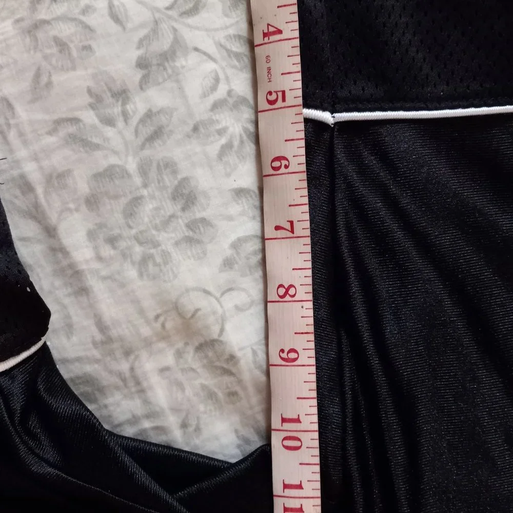 Black shorts. - Picture 2 of 8